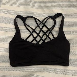 Lululemon Size 4 Free to Be Wild Bra in Black